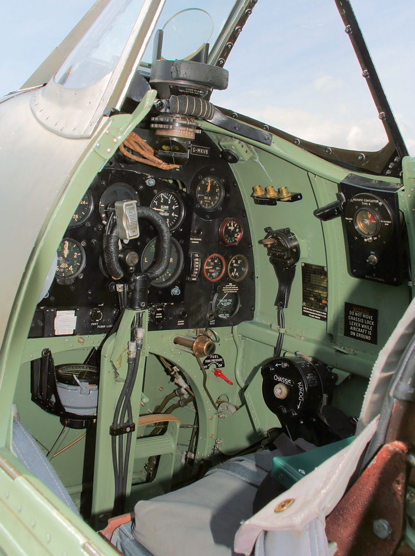 Spitfire - Cockpit des Jagdflugzeugs