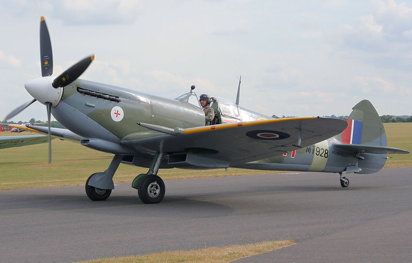 Supermarine Spitfire VIII:  mit Merlin-Motor, einziehbarem Spornrad und Tropenausrüstung