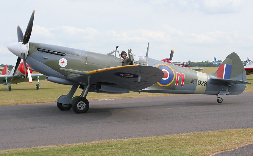 Supermarine Spitfire VIII:  mit Merlin-Motor, einziehbarem Spornrad und Tropenausrüstung