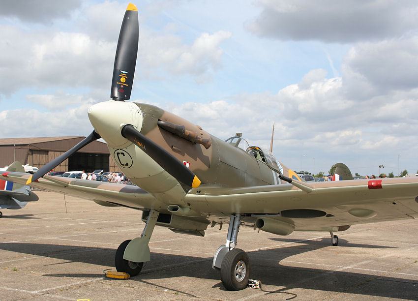 Supermarine Spitfire Vb (MK.V): stärkerer Motor “Rolls Royce Merlin 45” mit 1.475 Ps