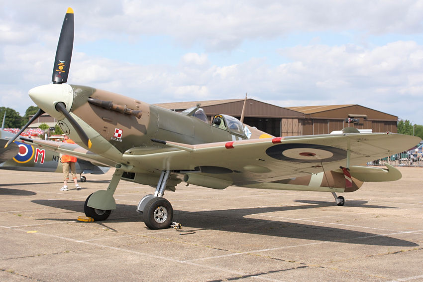 Supermarine Spitfire Vb (MK.V): stärkerer Motor “Rolls Royce Merlin 45” mit 1.475 Ps