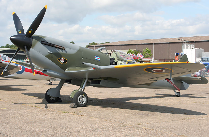 Supermarine Spitfire XVIe (TD248): Das Jagdflugzeug wird von einem Packard Merlin der USA angetrieben
