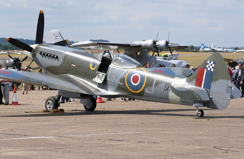 Supermarine Spitfire Mk. XVIII: Diese Version hat zusätzliche Treibstoffkapazität und stärkere Tragflächen