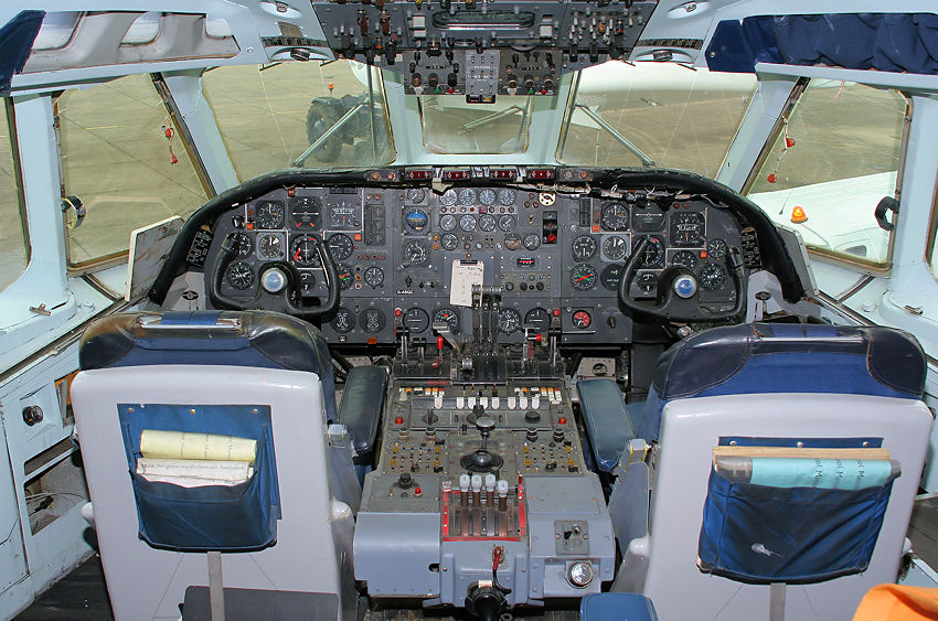 Vickers Super VC 10 - Cockpit