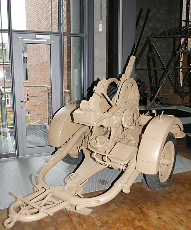 2cm Flak 38 mit Sonderanhänger 51