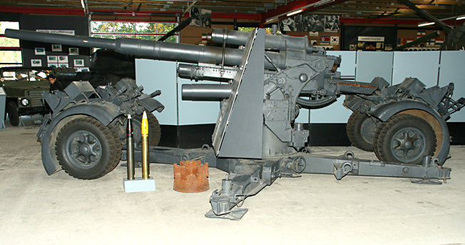 8,8 cm Flugabwehrkanone (Flak) 37 L/56 mit Sonderanhänger 202