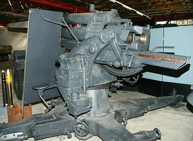 8,8 cm Flugabwehrkanone (Flak) 37 L/56 mit Sonderanhänger 202