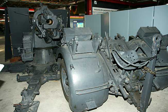 8,8 cm Flugabwehrkanone (Flak) 37 L/56 mit Sonderanhänger 202