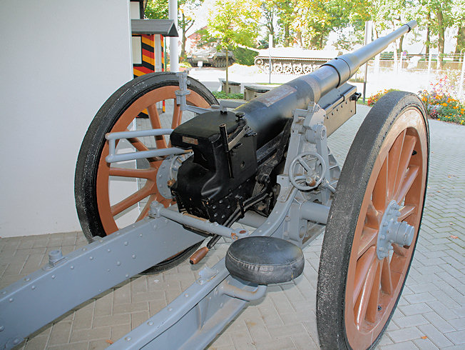 Kanone im Eingangsbereich Munster