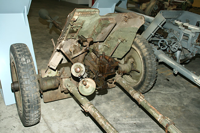 Panzerabwehrkanone (Pak) 35/36 L/45 mit Stielgranate