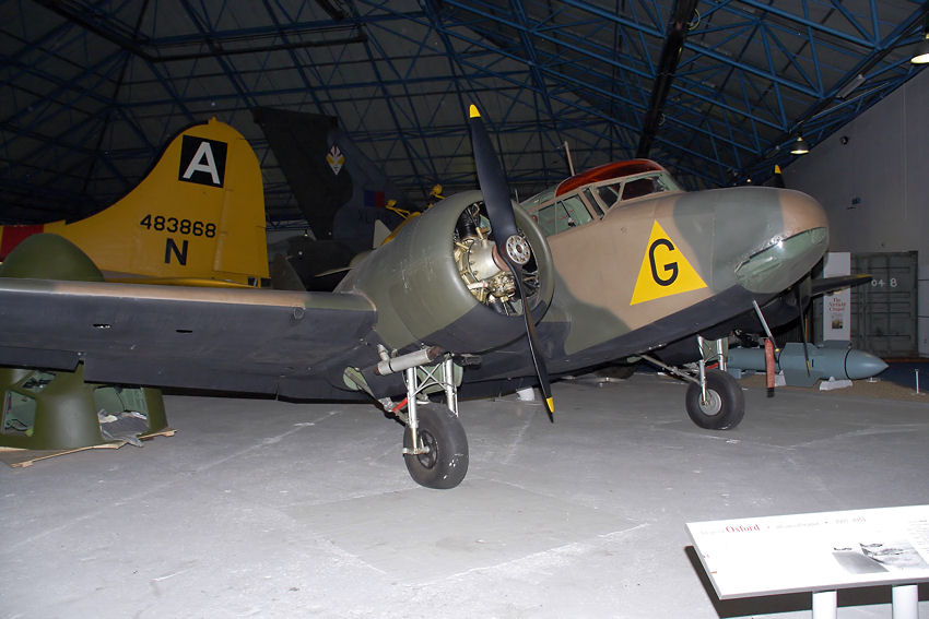 Airspeed AS 10 Oxford: 2-motoriges Standard-Schulflugzeug in Holzbauweise
