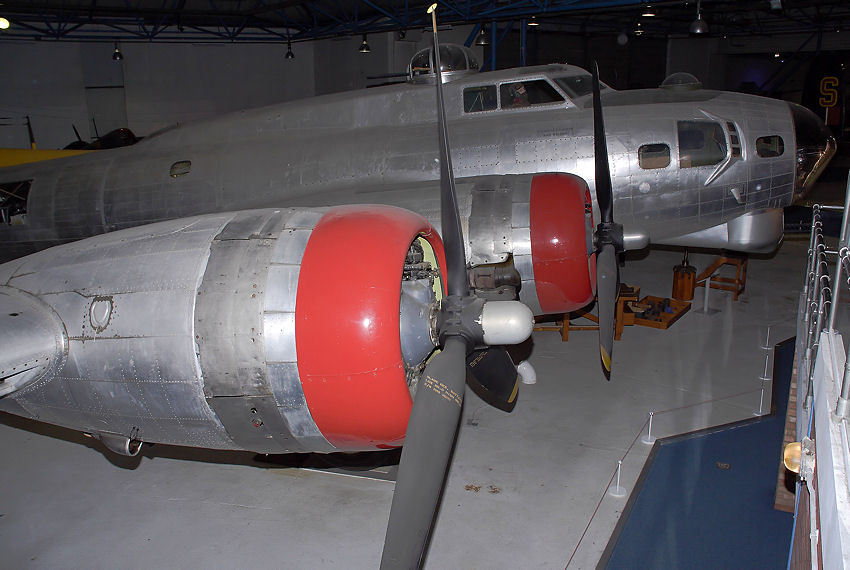 Boeing B-17 “Flying Fortress”:  war im 2. Weltkrieg der bekannteste Bomber der USA