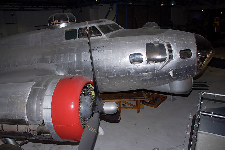 Boeing B-17 “Flying Fortress”:  war im 2. Weltkrieg der bekannteste Bomber der USA