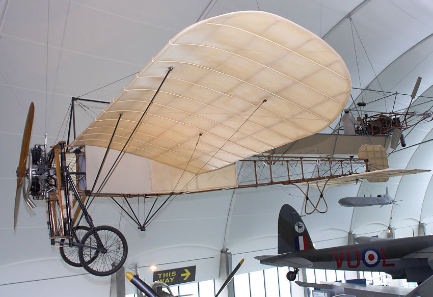 Blériot XI: Louis Bleriot überflog 1909 mit diesem Flugzeug den Ärmelkanal