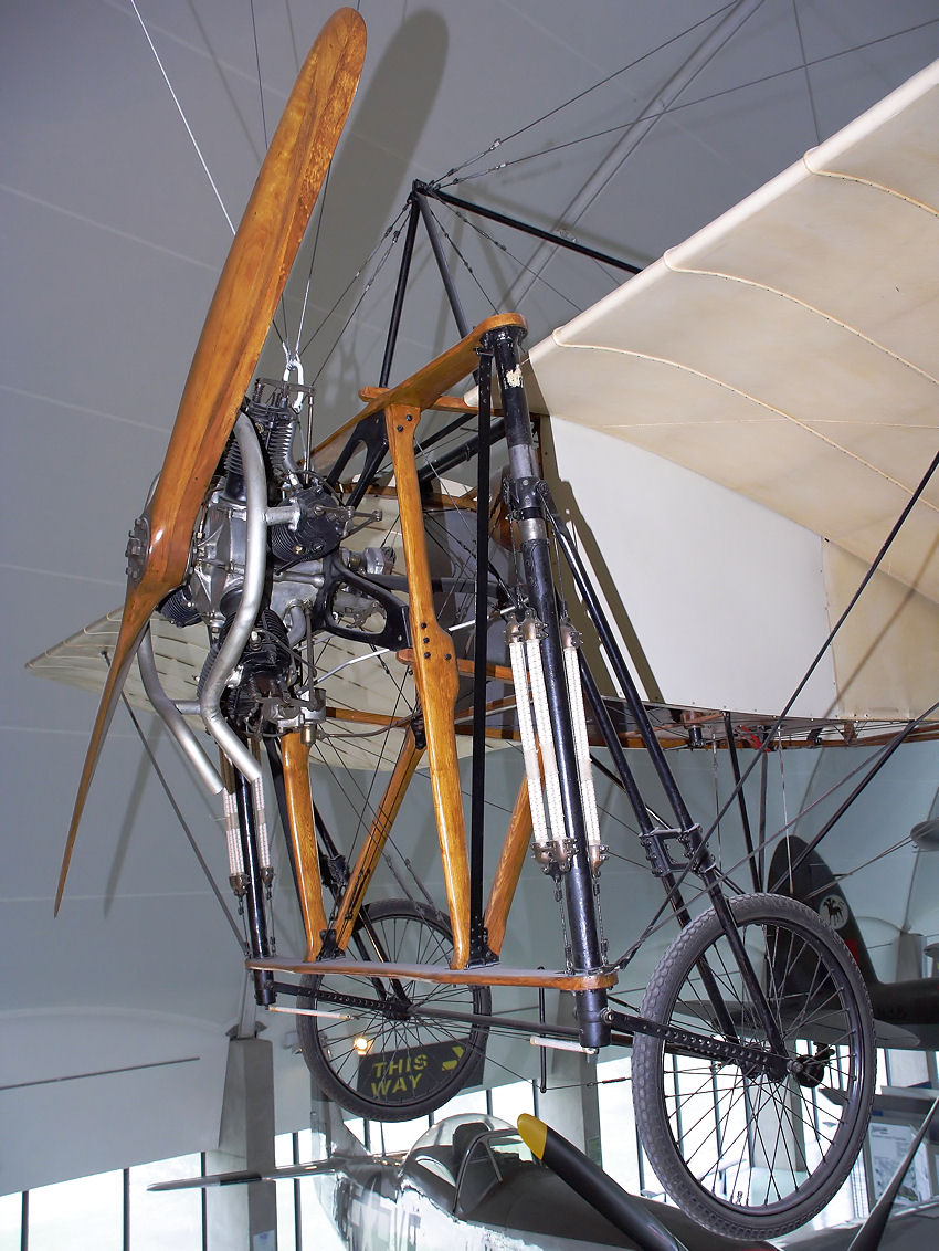 Blériot XI: Louis Bleriot überflog 1909 mit diesem Flugzeug den Ärmelkanal