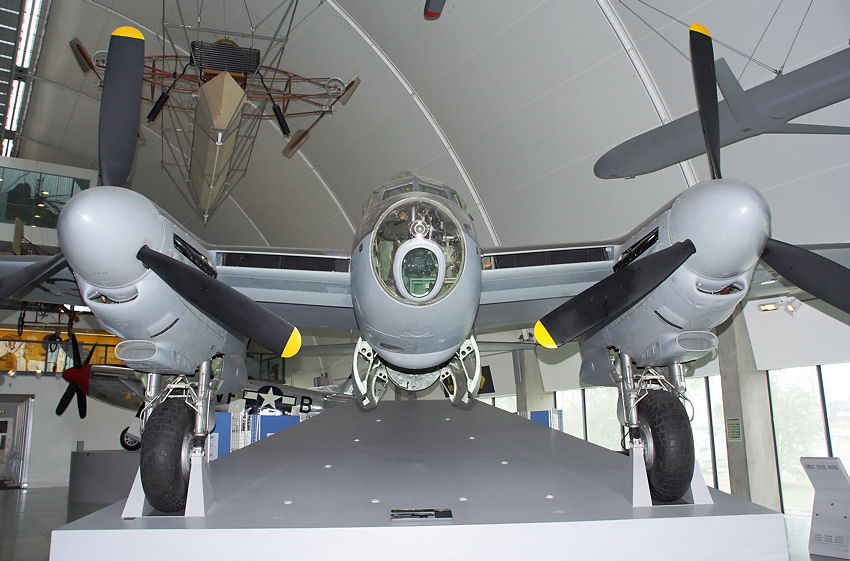 De Havilland D.H. 98 Mosquito: 2-sitziges Mehrzweckflugzeug in Holzbauweise