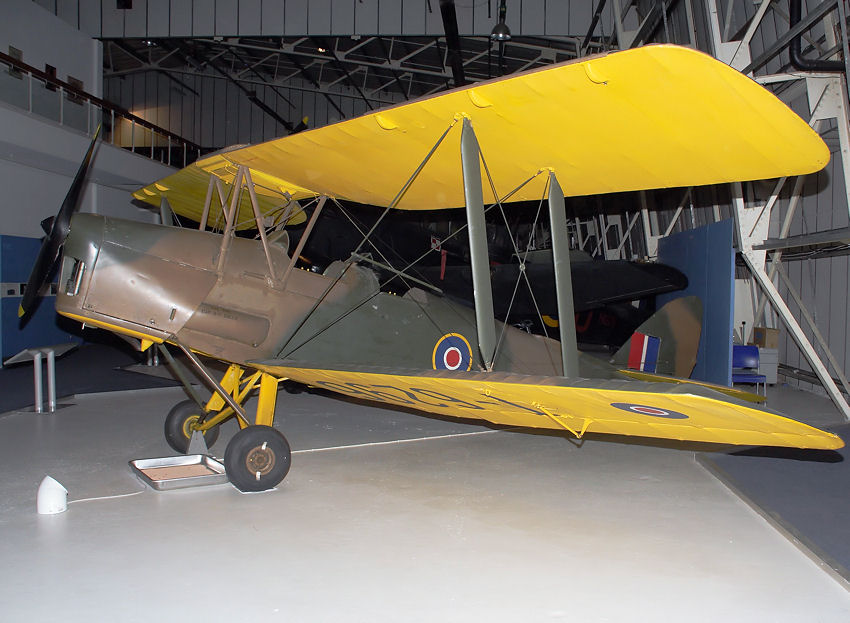 De Havilland D.H. 82 Tiger Moth: Trainingsflugzeug bei der Royal Air Force