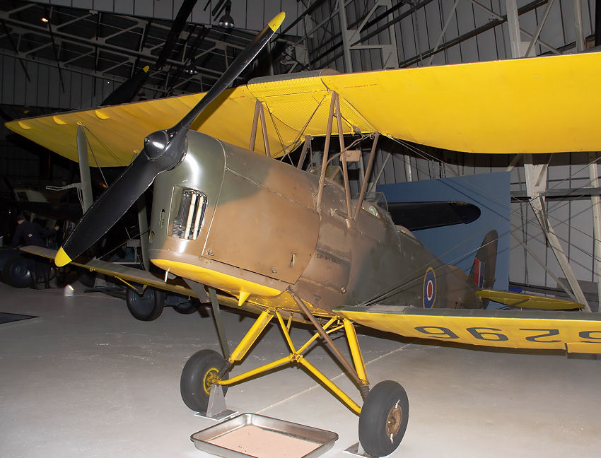 De Havilland D.H. 82 Tiger Moth: Trainingsflugzeug bei der Royal Air Force