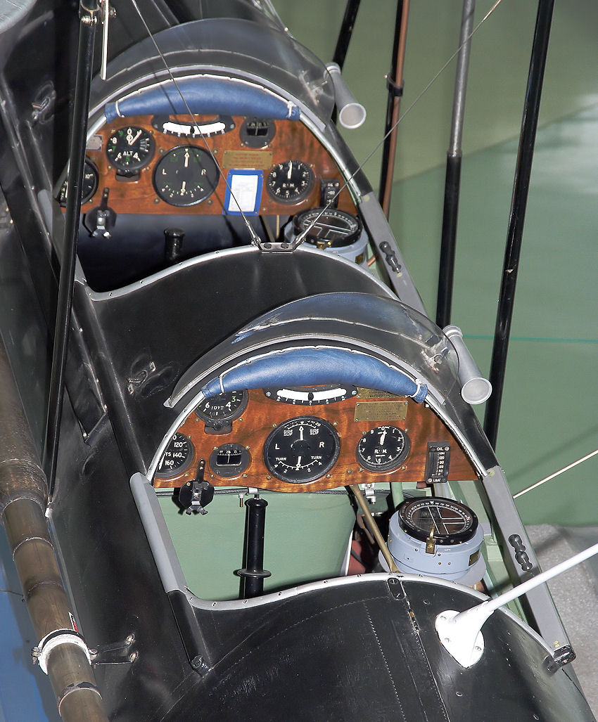 De Havilland D.H.60 Gipsy Moth: Cockpit