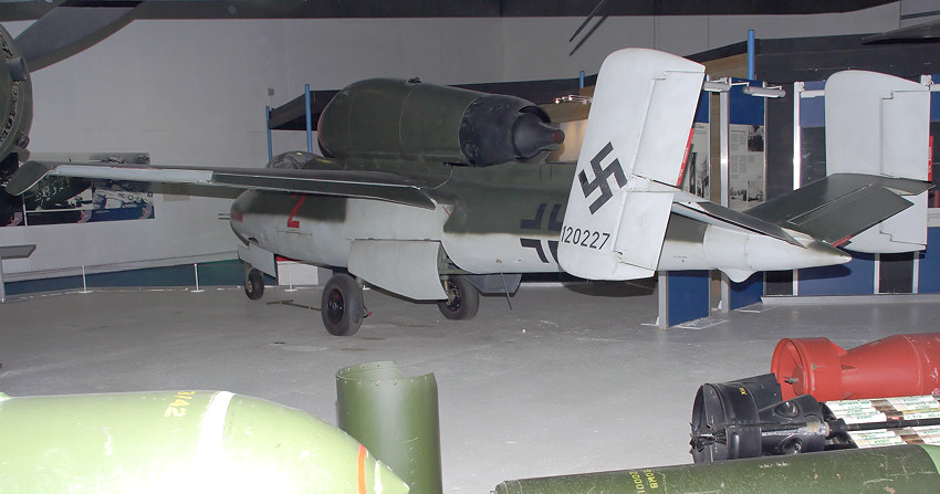 Heinkel He 162 Volksjäger:  deutsches Kampfflugzeug im Zweiten Weltkrieg