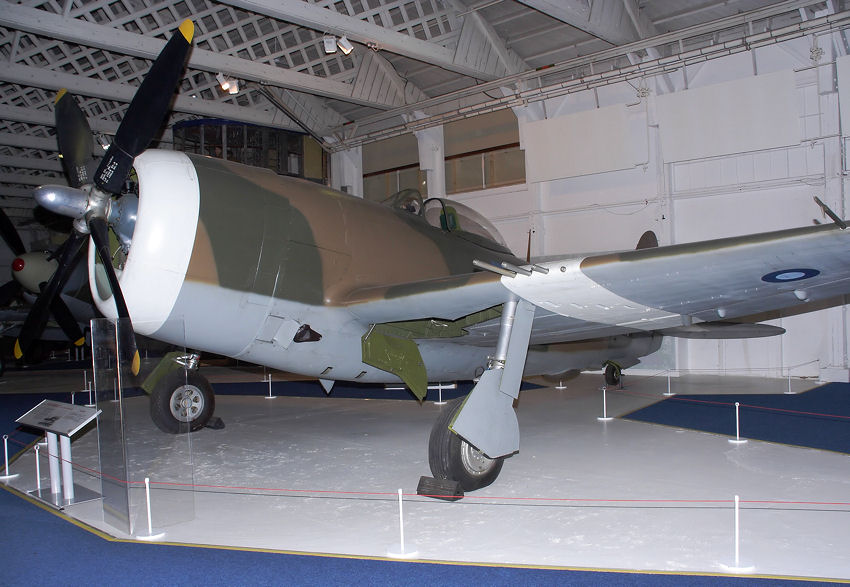 Republic P-47 Thunderbolt: wurde im 2. Weltkrieg als Jagdflugzeug entworfen