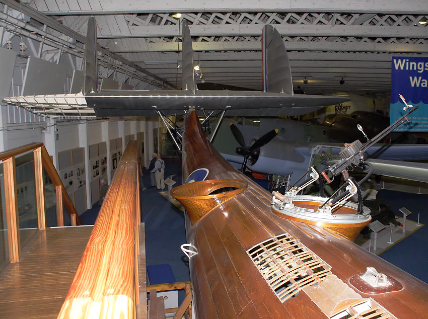 Supermarine Southampton Mk.I:  2-motoriges Doppeldecker-Flugboot aus Holz