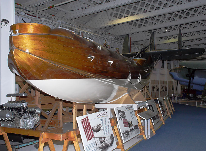 Supermarine Southampton Mk.I:  2-motoriges Doppeldecker-Flugboot aus Holz