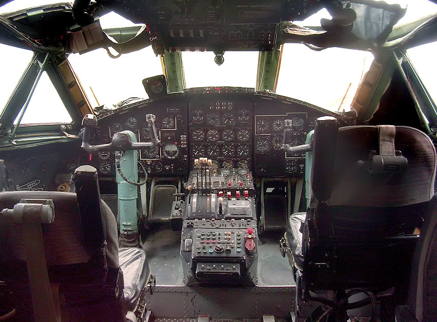 Antonow AN-22 - Cockpit
