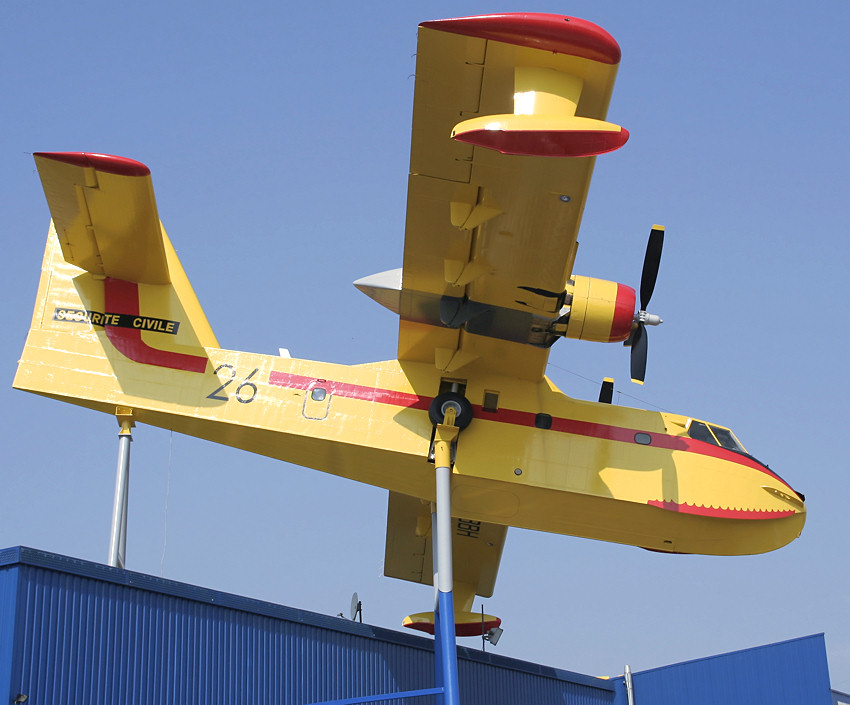 Canadair CL-215: - Amphibian - Flugboot für Löscheinsätze von 1974