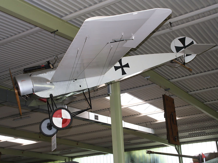 Fokker E-III: 1. Jagdflugzeug der Welt mit einem synchronisierten Maschinengewehr