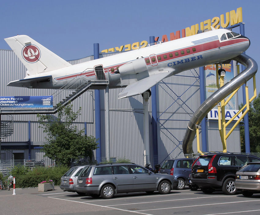 Fokker VFW 614: Merkmal des Flugzeugs ist die Triebwerkmontage auf Pylonen über den Tragflächen