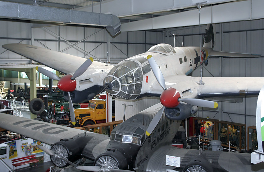 Heinkel He 111: deutscher Bomber de 2. Weltkriegs als freitragender Tiefdecker in Ganzmetallbauweise