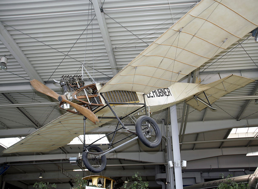 Dr. Hübner - Eindecker: Das Flugzeug vermittelt die fliegerischen Möglichkeiten anno 1912