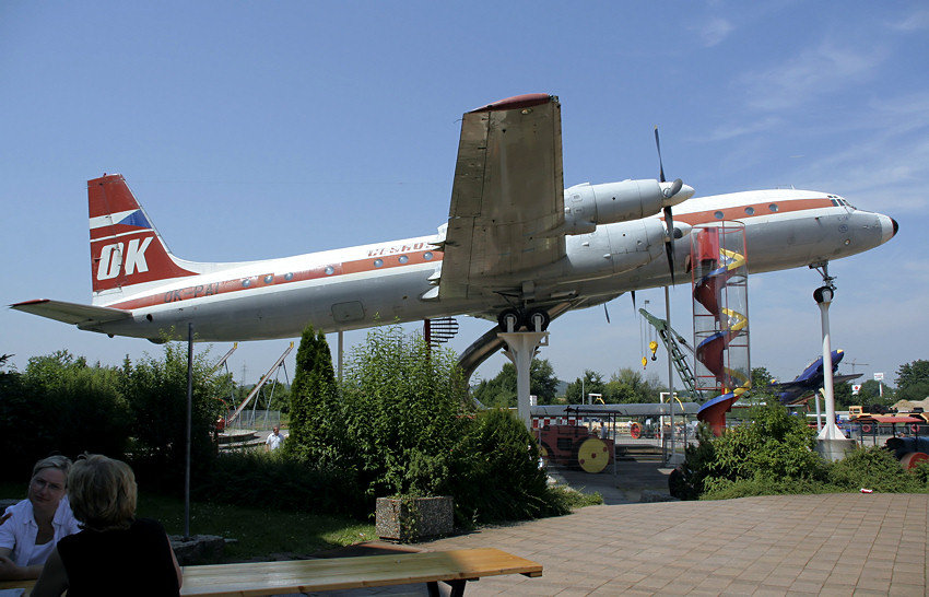 ILJUSCHIN  IL 18: 4-motoriges Passagierflugzeug mit Turbopropantrieb und Druckkabine der ehem. UdSSR