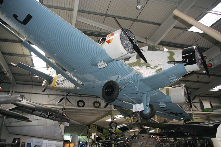 Junkers - Ju 52: “Tante Ju” mit Wellblechbeplankung und rechteckigem Querschnitt