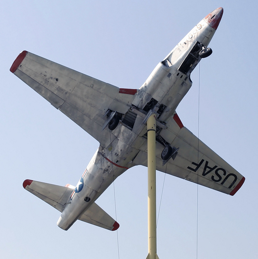 Lockheed T-33 : 2-sitzige Version des 1. Düsenabfangjägers der U.S. Air Force