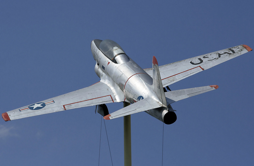 Lockheed T-33 : 2-sitzige Version des 1. Düsenabfangjägers der U.S. Air Force