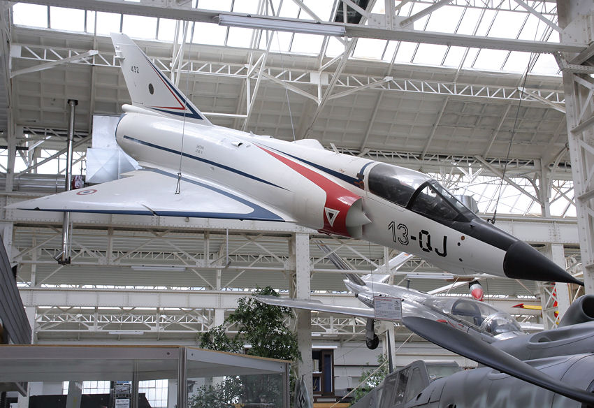 Dassault Mirage III E: Französisches Kampfflugzeug der 1960er Jahre mit Deltaflügel