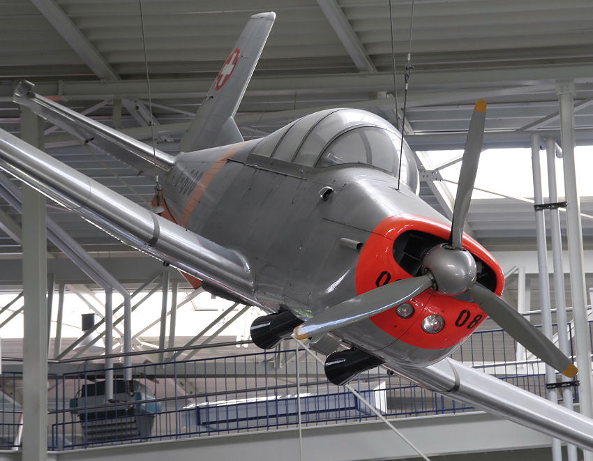 Pilatus P3: Das Flugzeug wurde als Tiefdecker in Ganzmetallbauweise und einziehbarem Fahrwerk gebaut