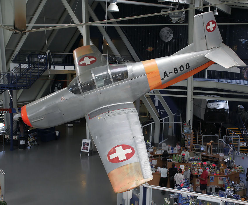 Pilatus P3: Das Flugzeug wurde als Tiefdecker in Ganzmetallbauweise und einziehbarem Fahrwerk gebaut