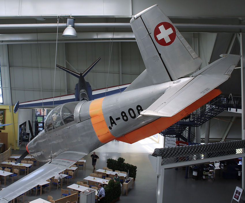 Pilatus P3: Das Flugzeug wurde als Tiefdecker in Ganzmetallbauweise und einziehbarem Fahrwerk gebaut