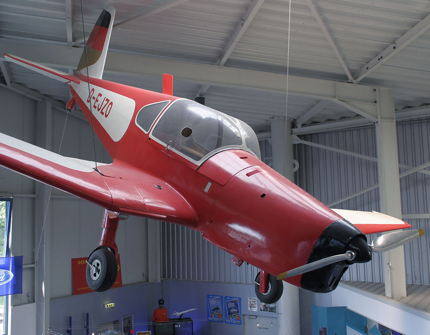 Sokol M1-D: Das Flugzeug ist ein freitragender Tiefdecker aus tschechischer Produktion