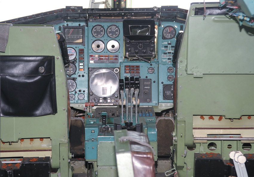 Tupolev TU-144 - Cockpit