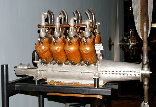 Antoinette V8