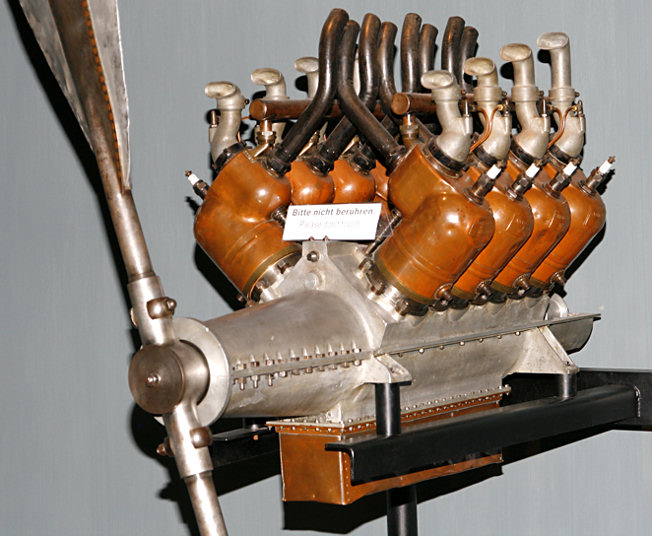 Antoinette V8