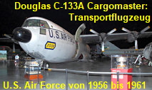 Douglas C-133A Cargomaster: militärisches Transportflugzeug als Hochdecker mit vier Turboproptriebwerken der U.S. Air Force von 1956 bis 1961 