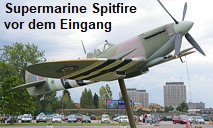 Supermarine Spitfire: englisches Symbol des 2. Weltkriegs im Eingangsbereich