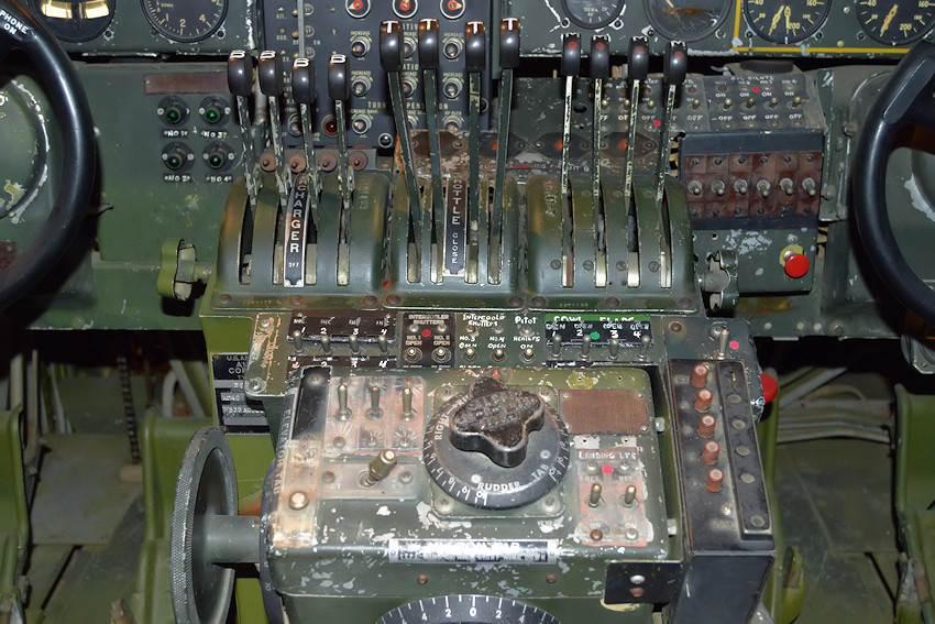 CONSOLIDATED B-24D LIBERATOR - Cockpit Detail