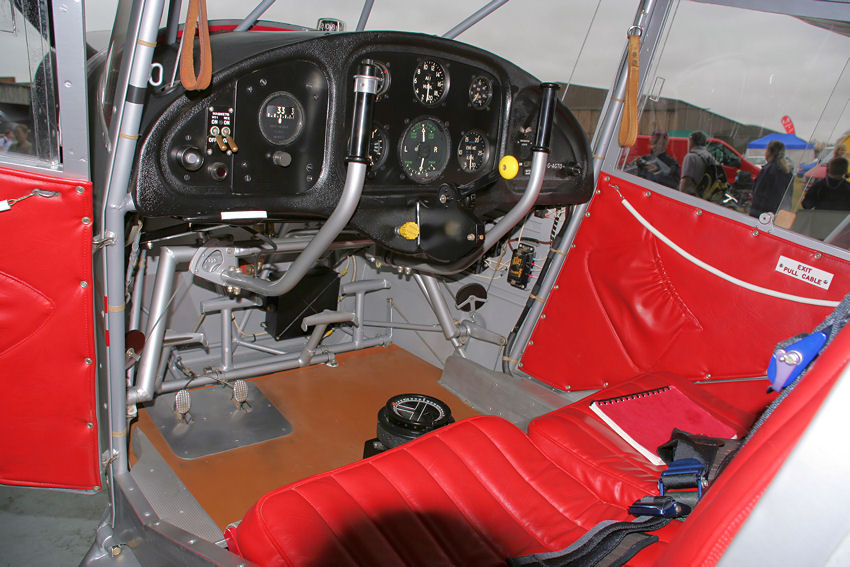 Auster_-_Cockpit.jpg